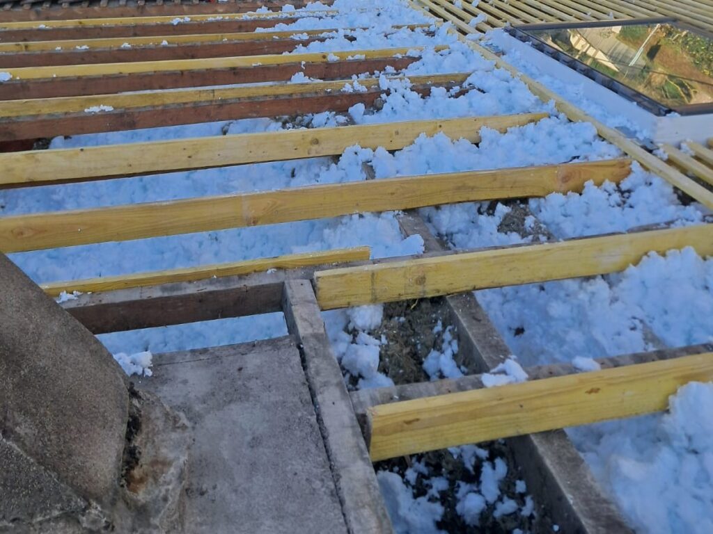 Isolation de toiture sous charpente lors de travaux de rénovation de toiture à Tours en Indre-et-Loire (37)